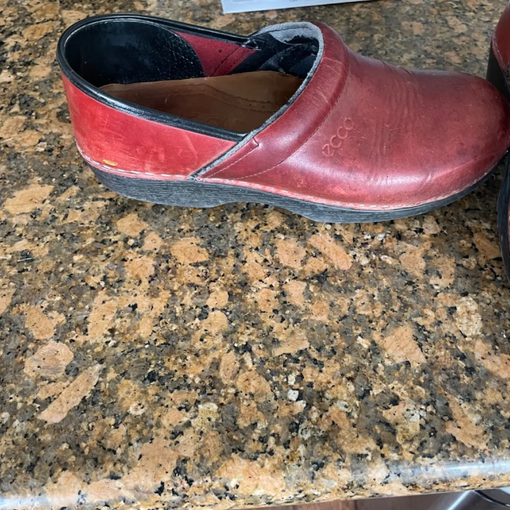 Clogs - Picture 2 of 4